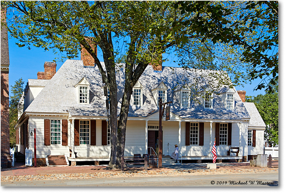 17 RaleighTavern_Williamsburg_2019Oct_5D5A1559