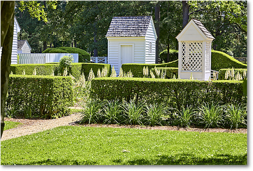 ElizabethCarlosGarden_Williamsburg_2022May_R5B07980_HDR copy