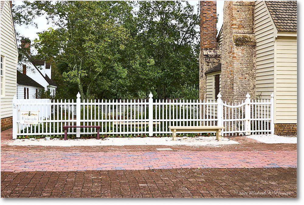 Fence_ColonialWilliamsburg_2024Sep_R5B30324