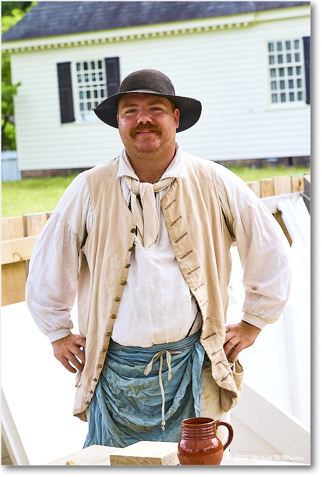 ColonialGardener_Williamsburg_2025May_R5C02890