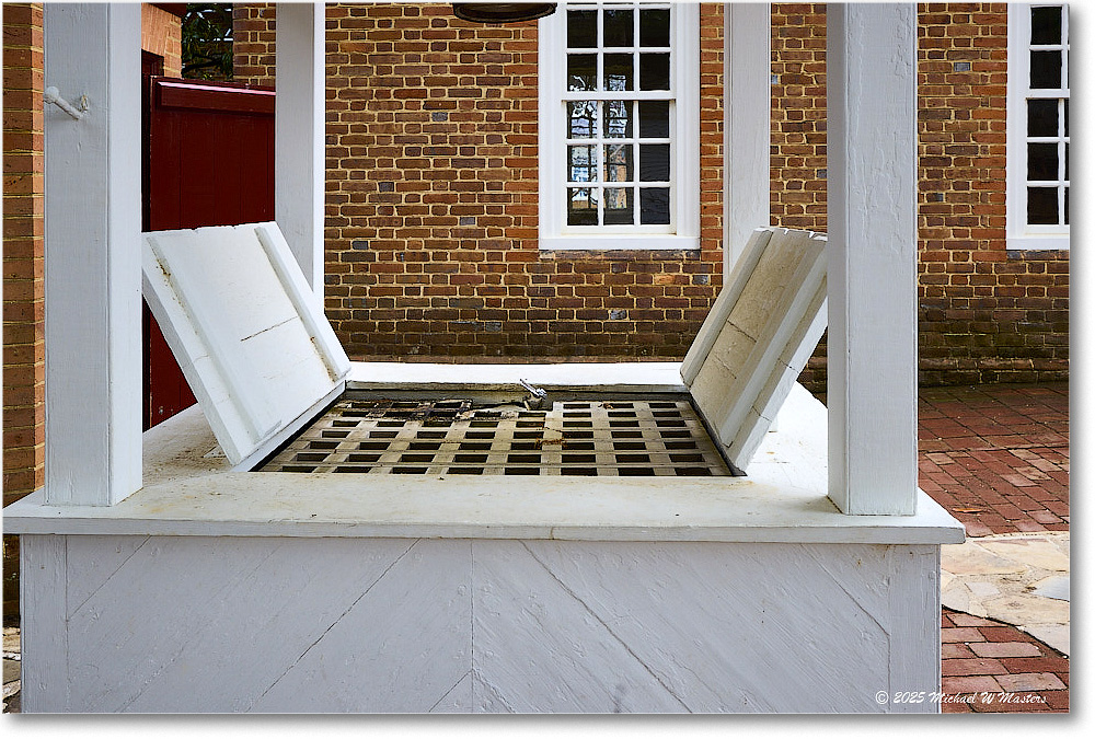 GovernorsPalacWell_Williamsburg_2025May_R5A25036