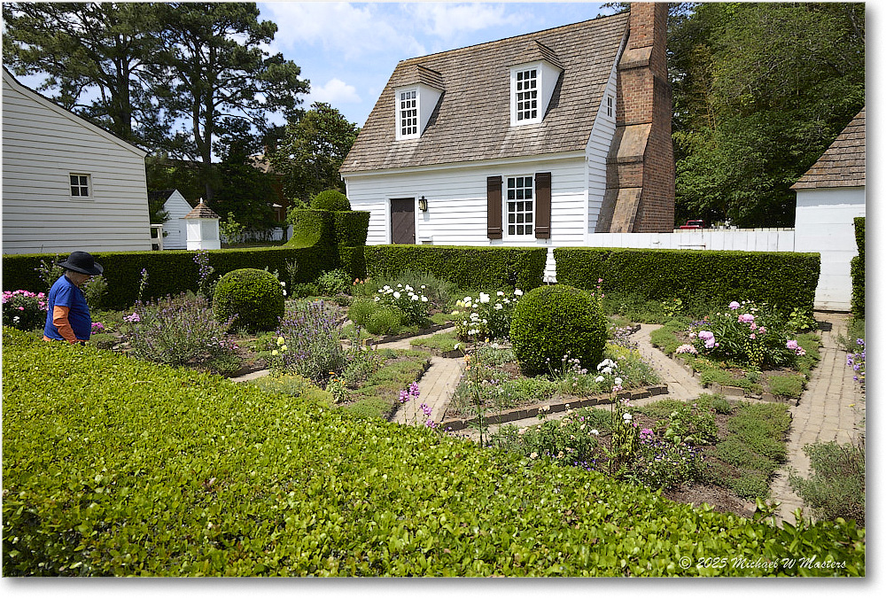 BlairHouseGarden_Williamsburg_2025May_R5C03016