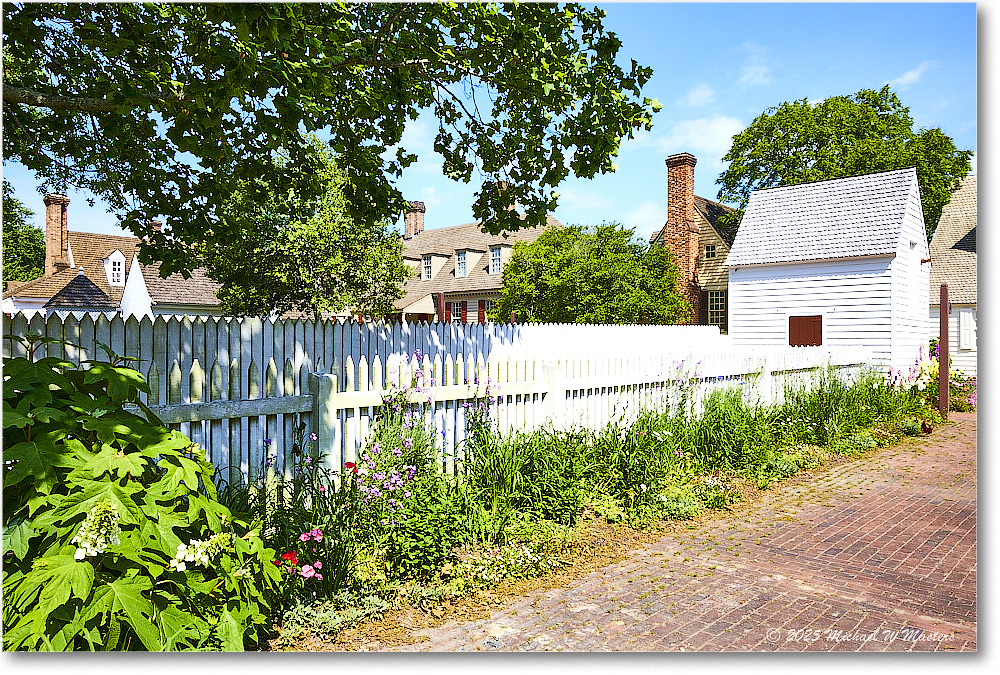 ShieldsTavernGarden_Williamsburg_2025May_R5C02962