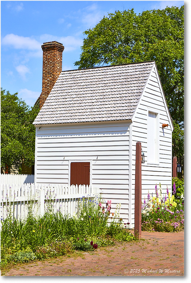ShieldsTavernGarden_Williamsburg_2025May_R5C02967