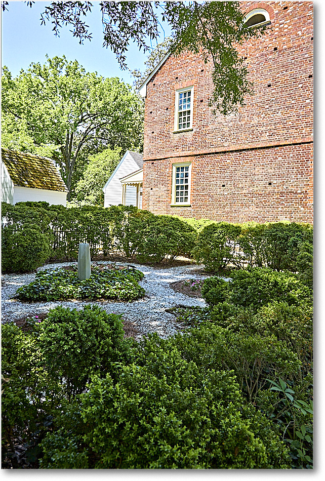 PalmerHouseGarden_Williamsburg_2022May_R5B08132_HDR