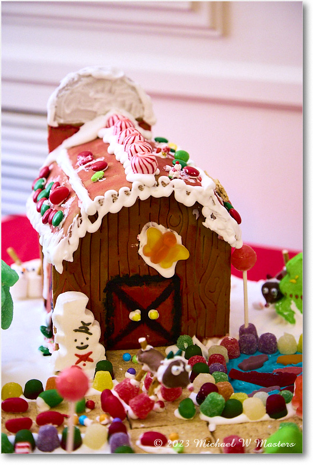 GingerbreadHouse_FerryFarm_2023Dec_R5B14056