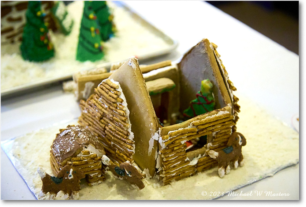 GingerbreadHouse_FerryFarm_2023Dec_R5B14101 copy