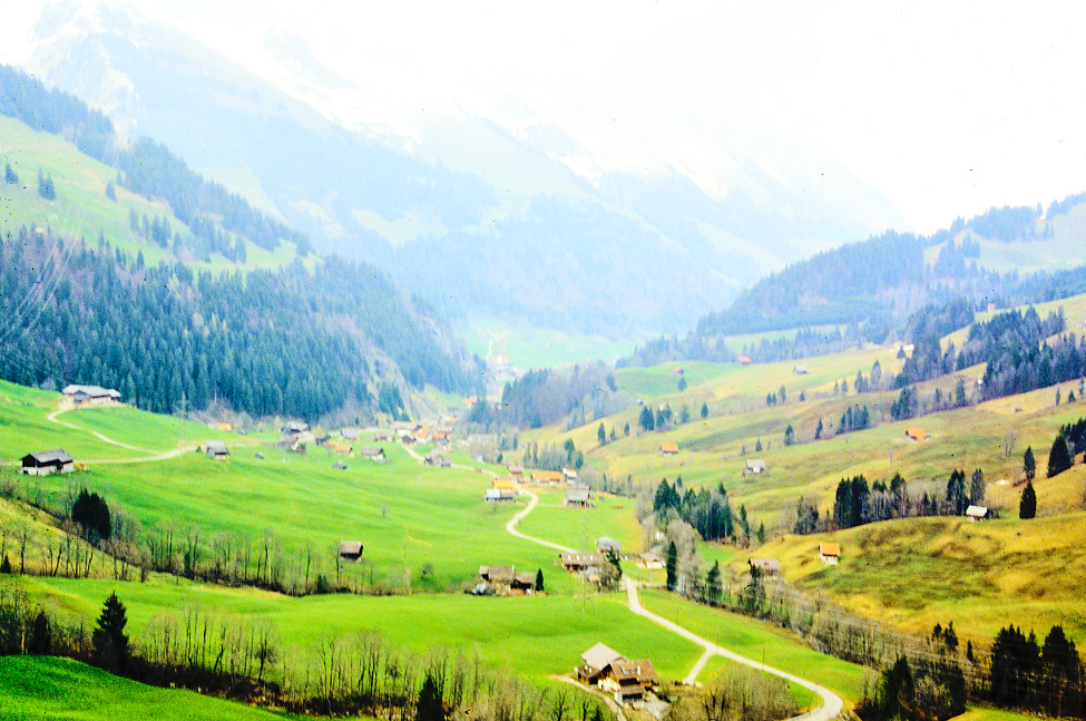 GrindelwaldValley-Switzerland-1997Apr-ek6