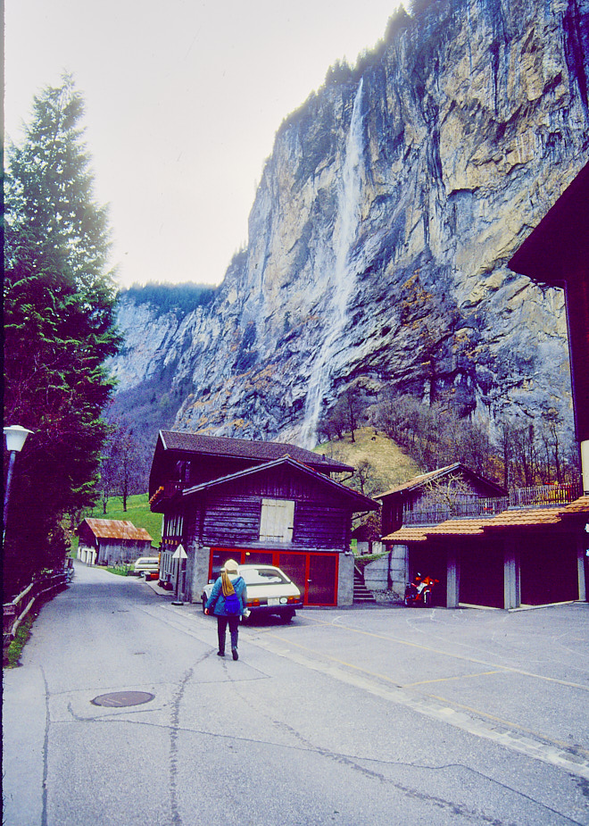 LauderbrunnenValley-Switzerland-1997Apr-vel22