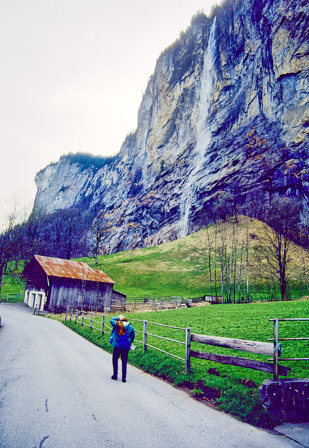 LauderbrunnenValley-Switzerland-1997Apr-vel24
