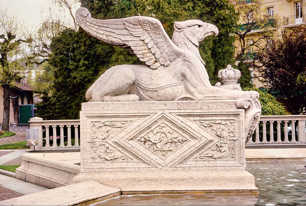 Statue-GenevaSwitzerland-1997Apr-ek14_1