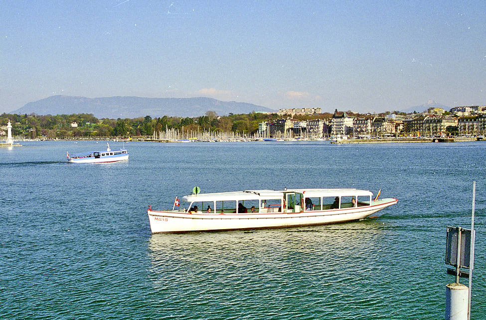 WaterTaxi-LakeGenevaSwitzerland-1997Apr-kn07